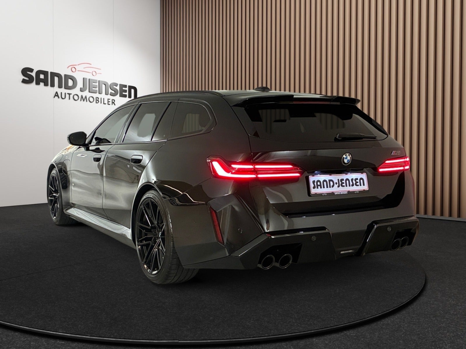Sort BMW M5 fra 2025