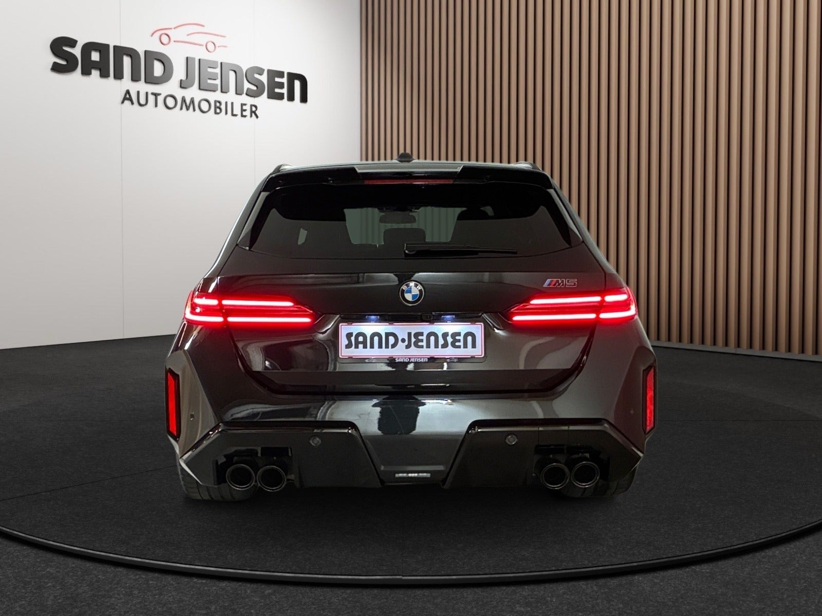 Sort BMW M5 fra 2025