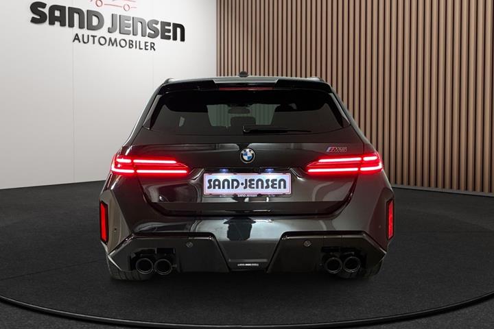 Sort BMW M5 fra 2025