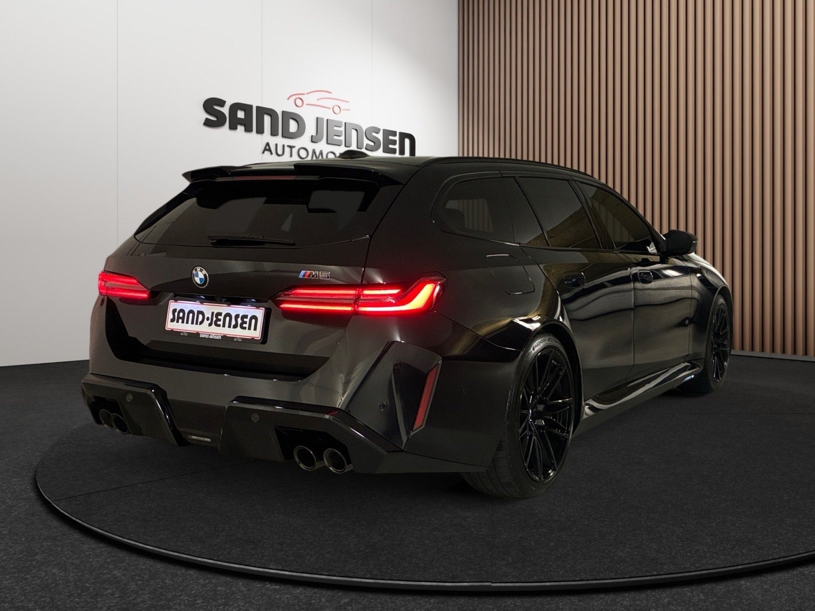 Sort BMW M5 fra 2025