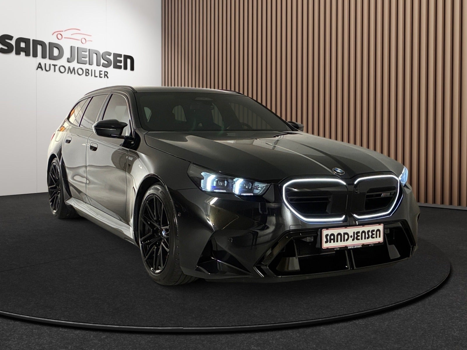 Sort BMW M5 fra 2025