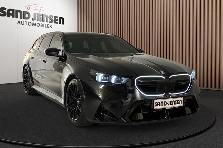Sort BMW M5 fra 2025