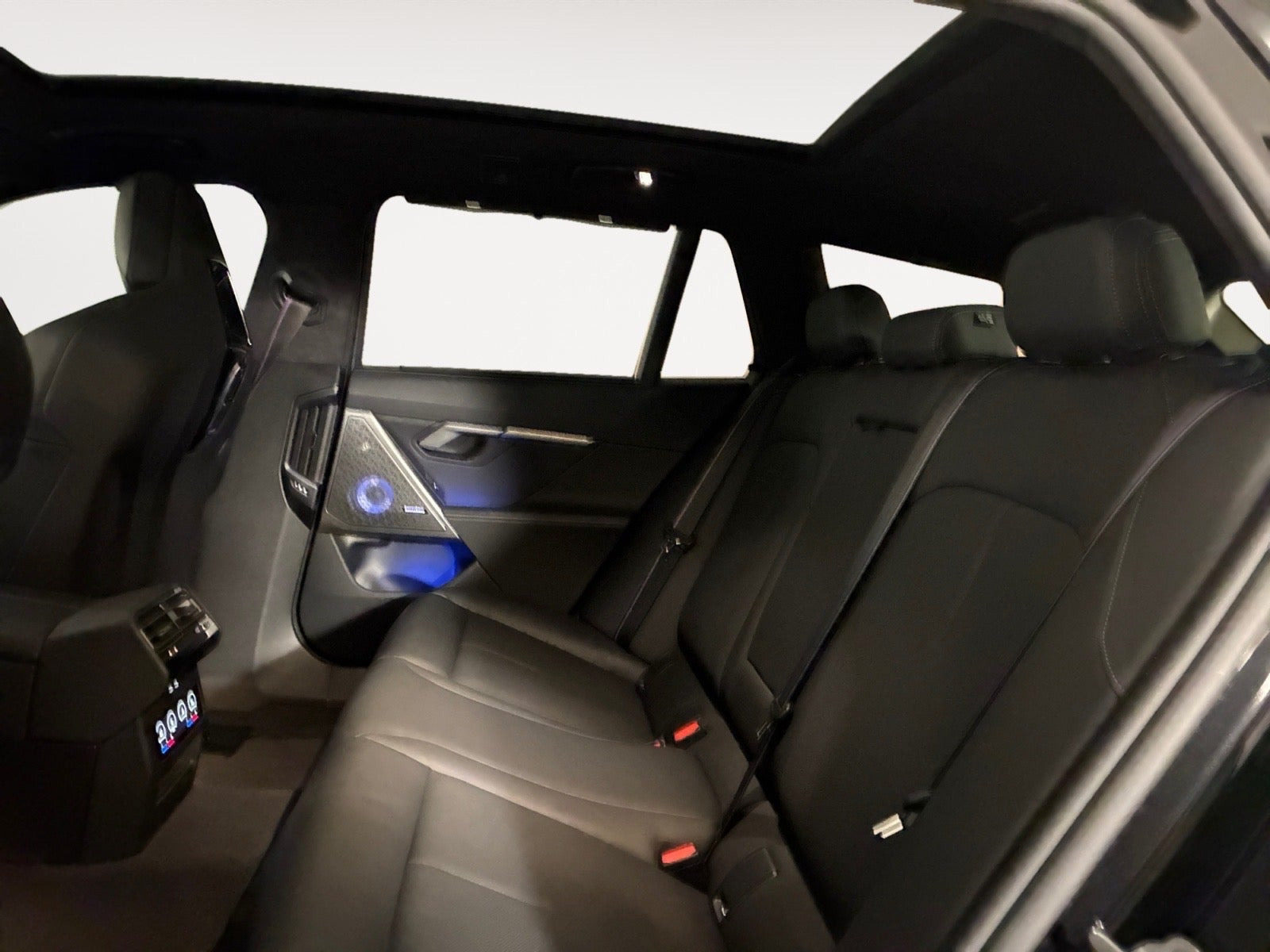 Sort BMW M5 fra 2025