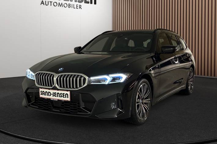 Sort BMW 330e fra 2024
