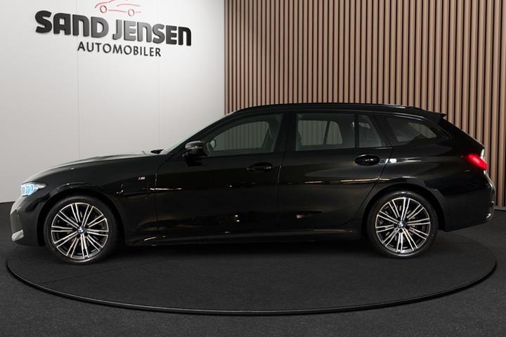 Sort BMW 330e fra 2024