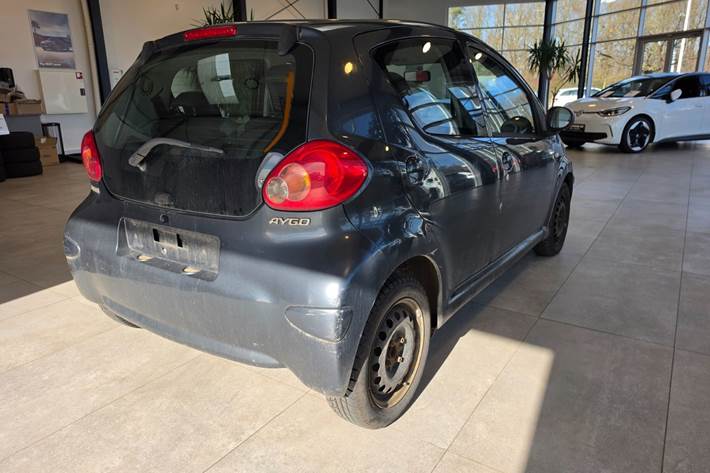 Sort Toyota Aygo fra 2008
