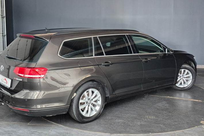 Brun VW Passat fra 2017