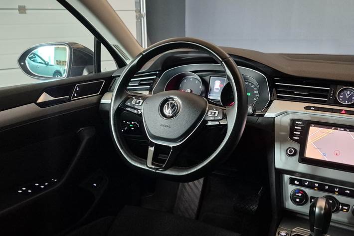 Brun VW Passat fra 2017