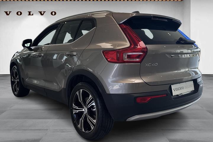 Orange Volvo XC40 fra 2021