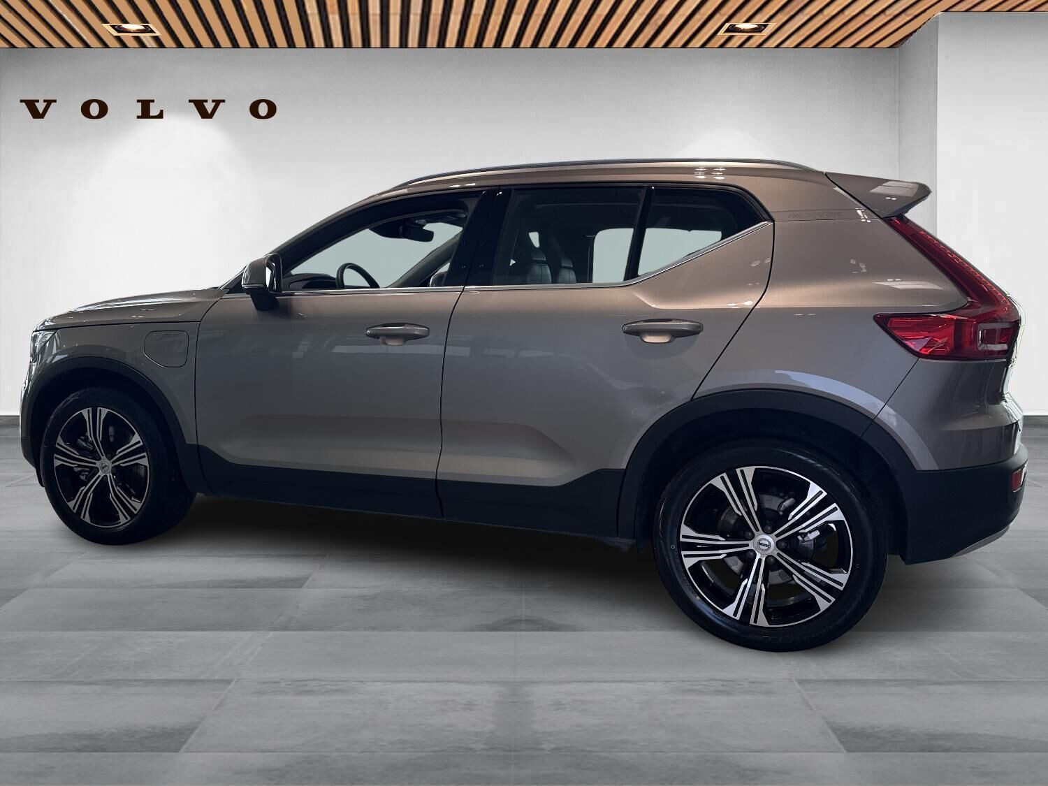 Orange Volvo XC40 fra 2021