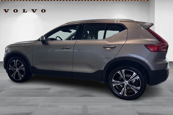 Orange Volvo XC40 fra 2021