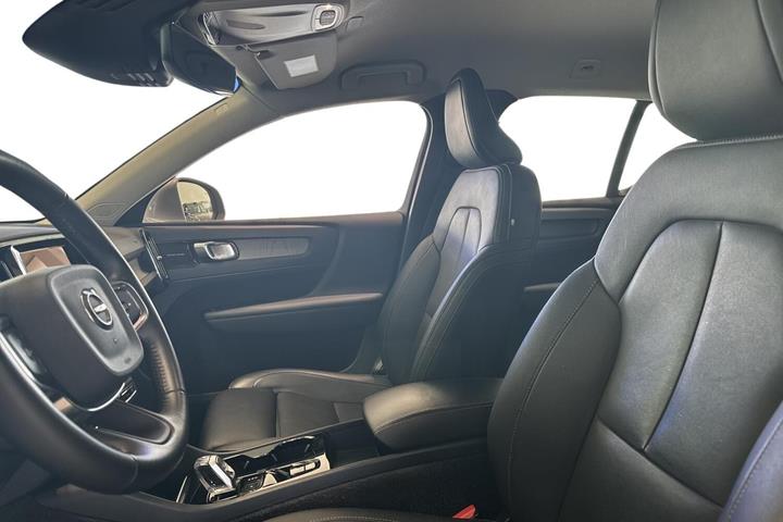Orange Volvo XC40 fra 2021