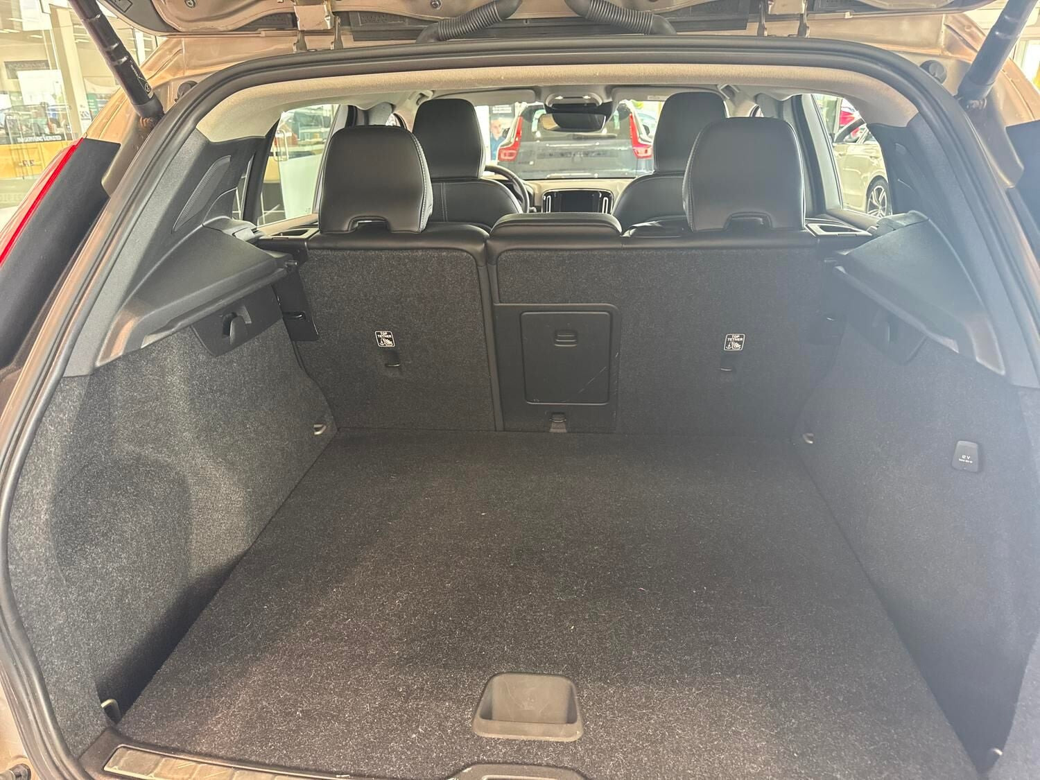 Orange Volvo XC40 fra 2021