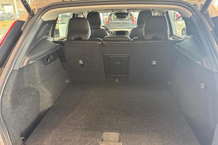 Orange Volvo XC40 fra 2021