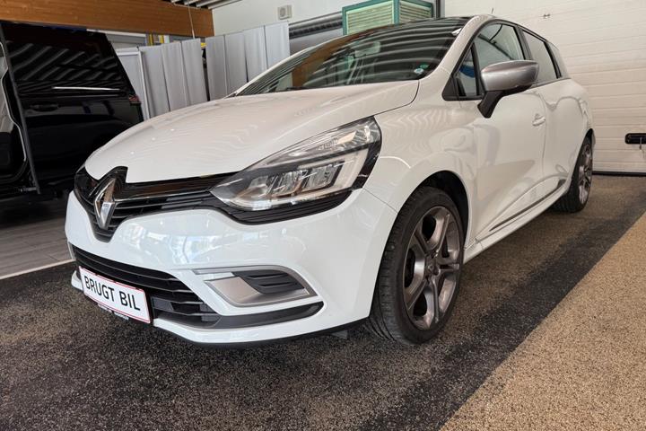 Hvid Renault Clio IV fra 2017 set udefra