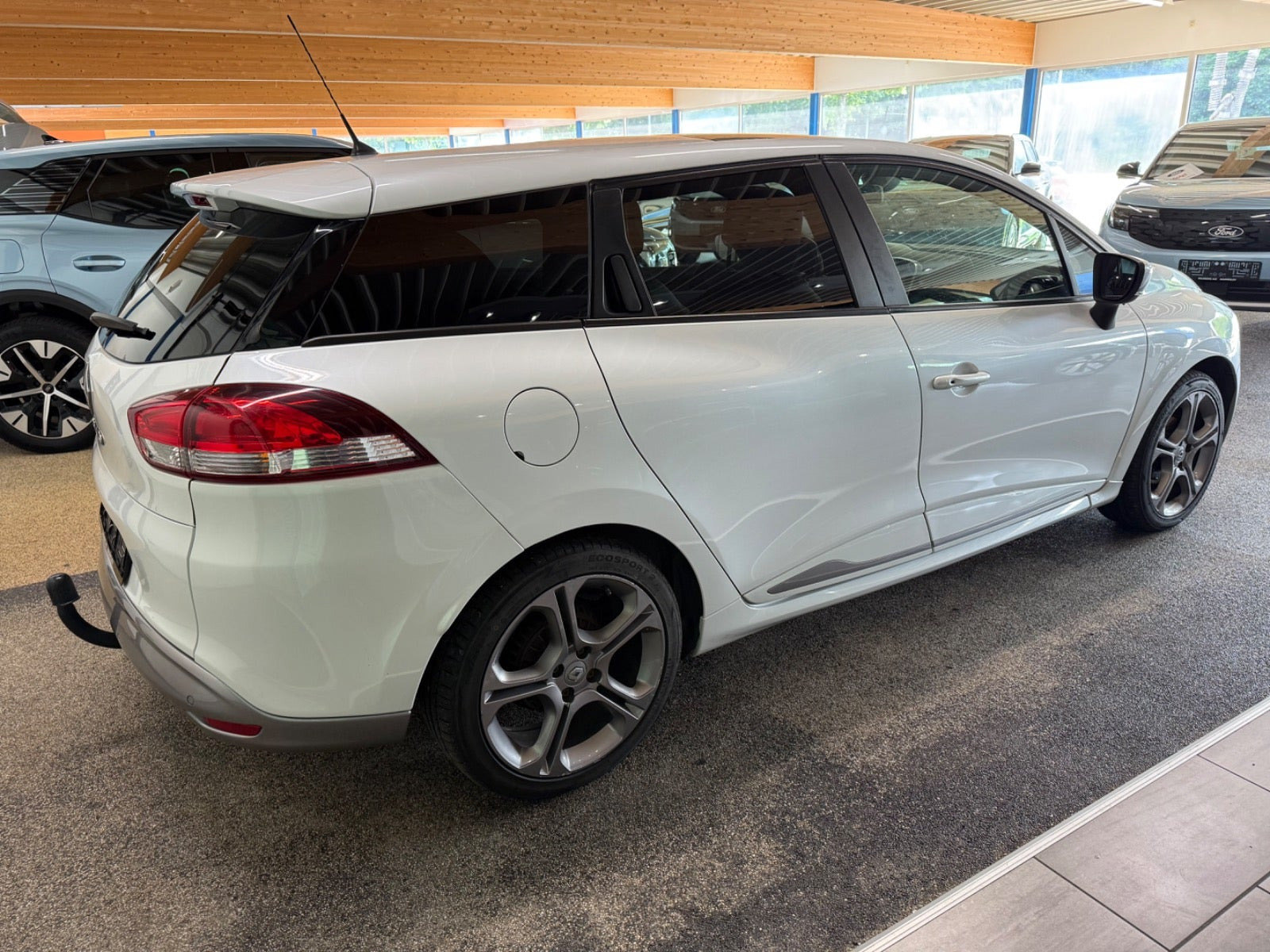 Hvid Renault Clio IV fra 2017