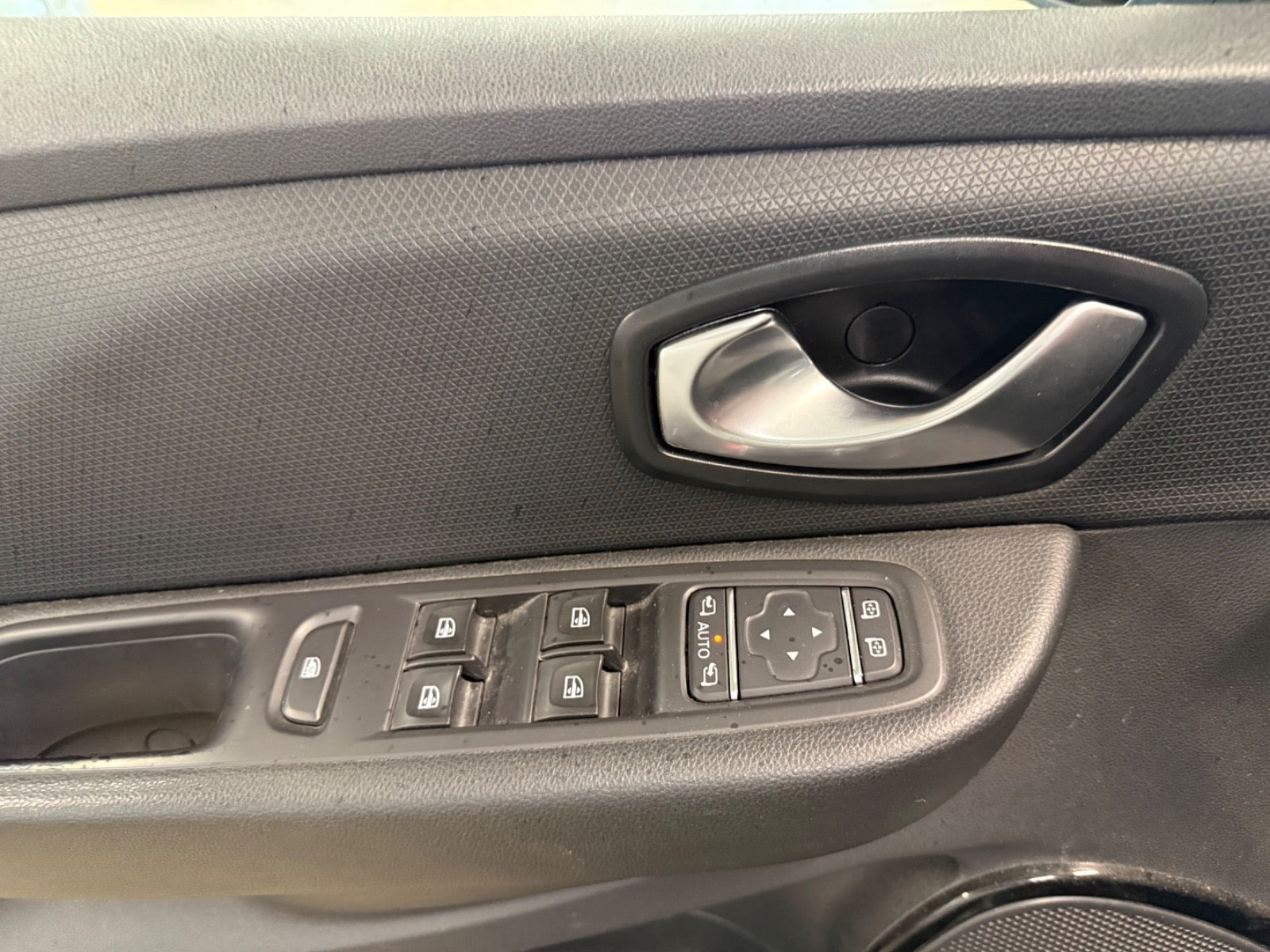 Hvid Renault Clio IV fra 2017