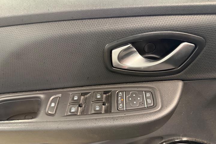 Hvid Renault Clio IV fra 2017