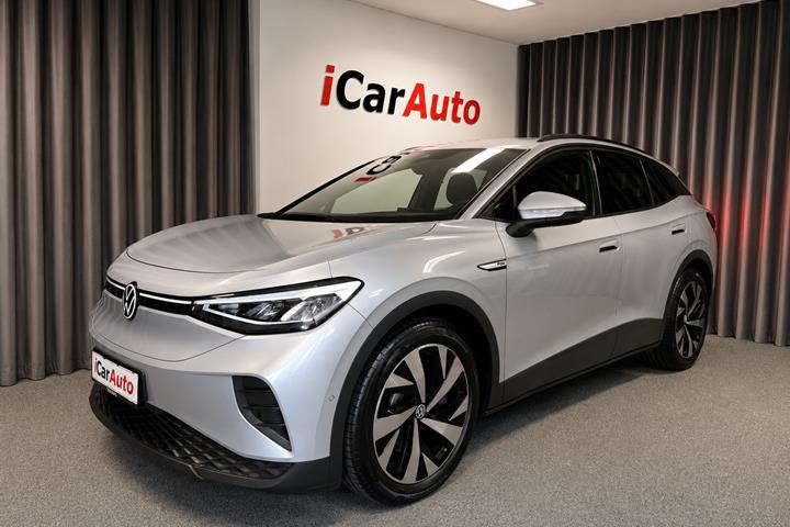 Sølv VW ID.4 fra 2023 set udefra