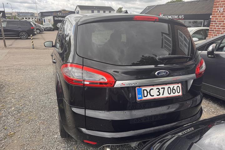 Sort Ford S-MAX fra 2015