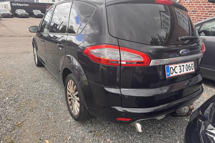 Sort Ford S-MAX fra 2015