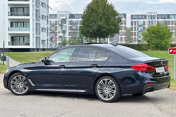 Sort BMW M550i fra 2019