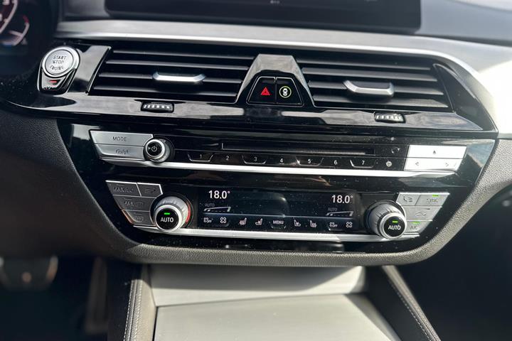 Sort BMW M550i fra 2019
