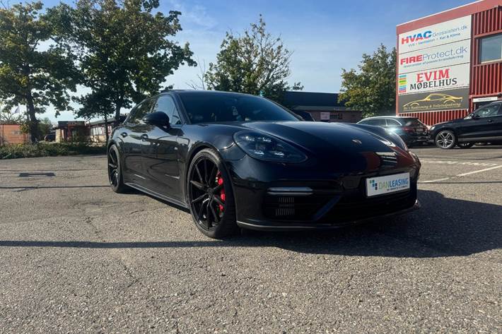 Sort Porsche Panamera Turbo S fra 2019