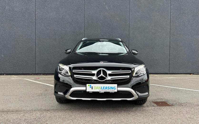 Mercedes GLC220 d Mercedes GLC 220 d 4MATIC AMG Line Veludstyret SUV med firehjulstræk