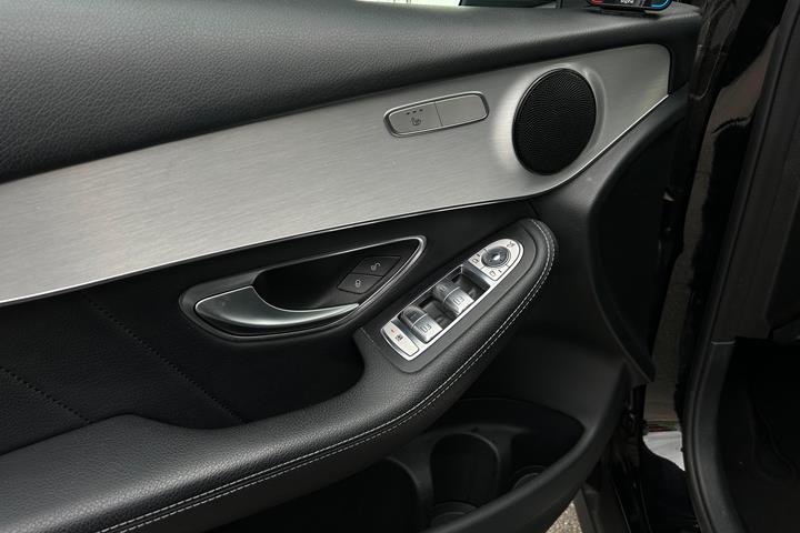 Sort Mercedes GLC220 d fra 2017