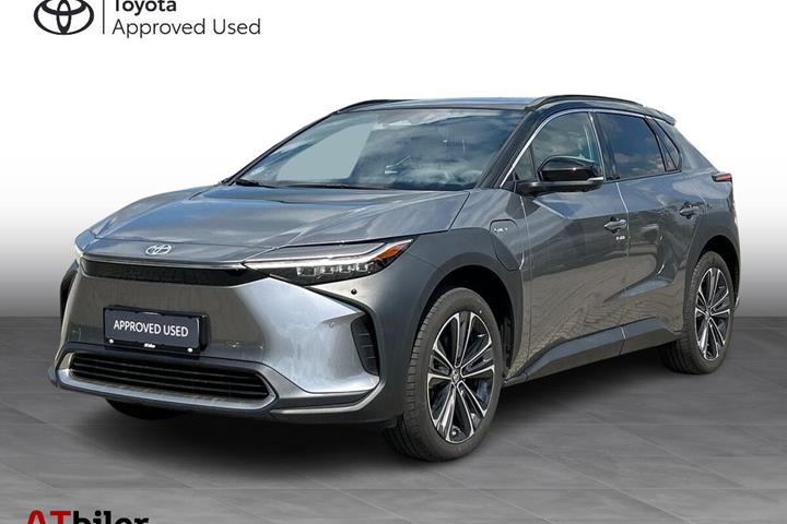 Grå Toyota BZ4X fra 2024 set udefra