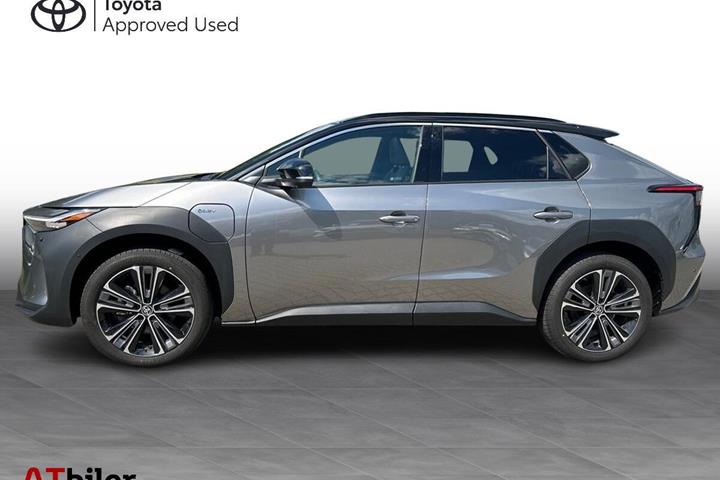 Grå Toyota BZ4X fra 2024
