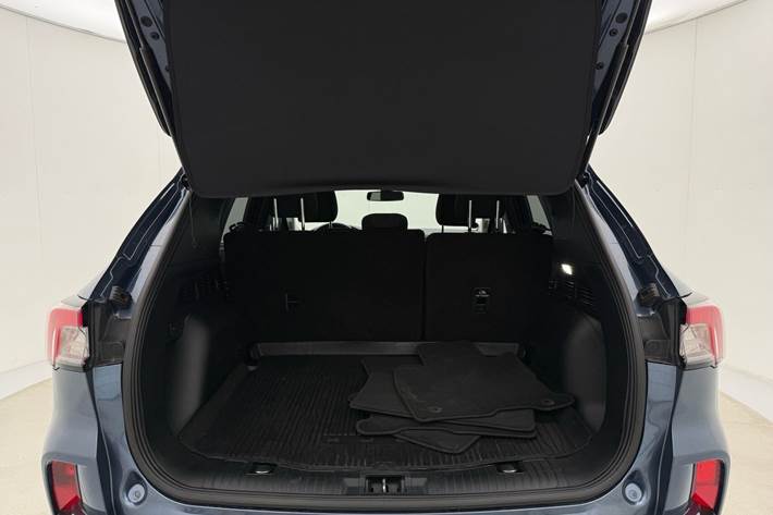 Blå Ford Kuga fra 2023