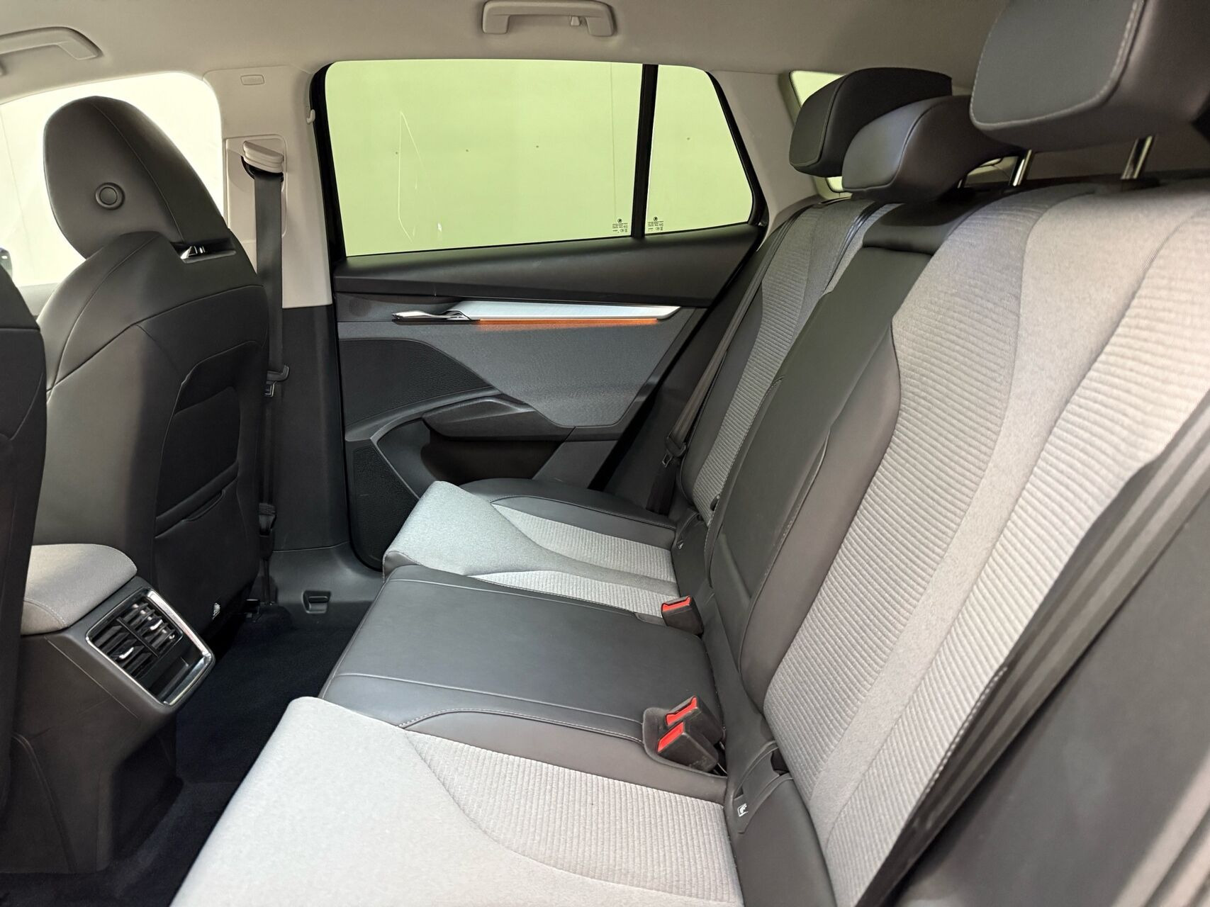 Sort Skoda Enyaq fra 2023