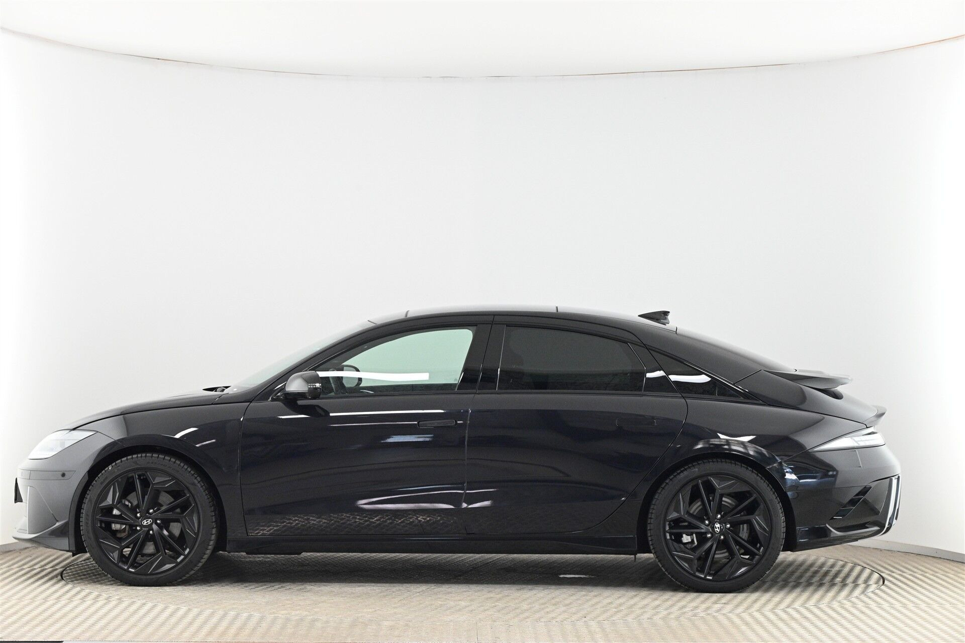 Blå Hyundai Ioniq 6 fra 2023