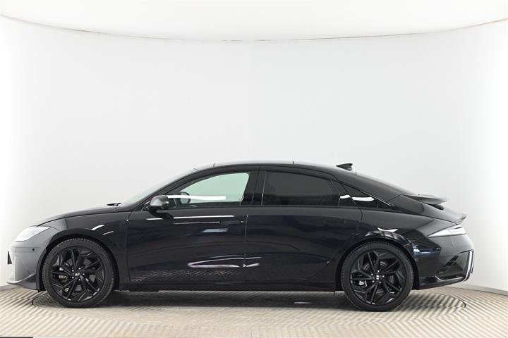 Blå Hyundai Ioniq 6 fra 2023