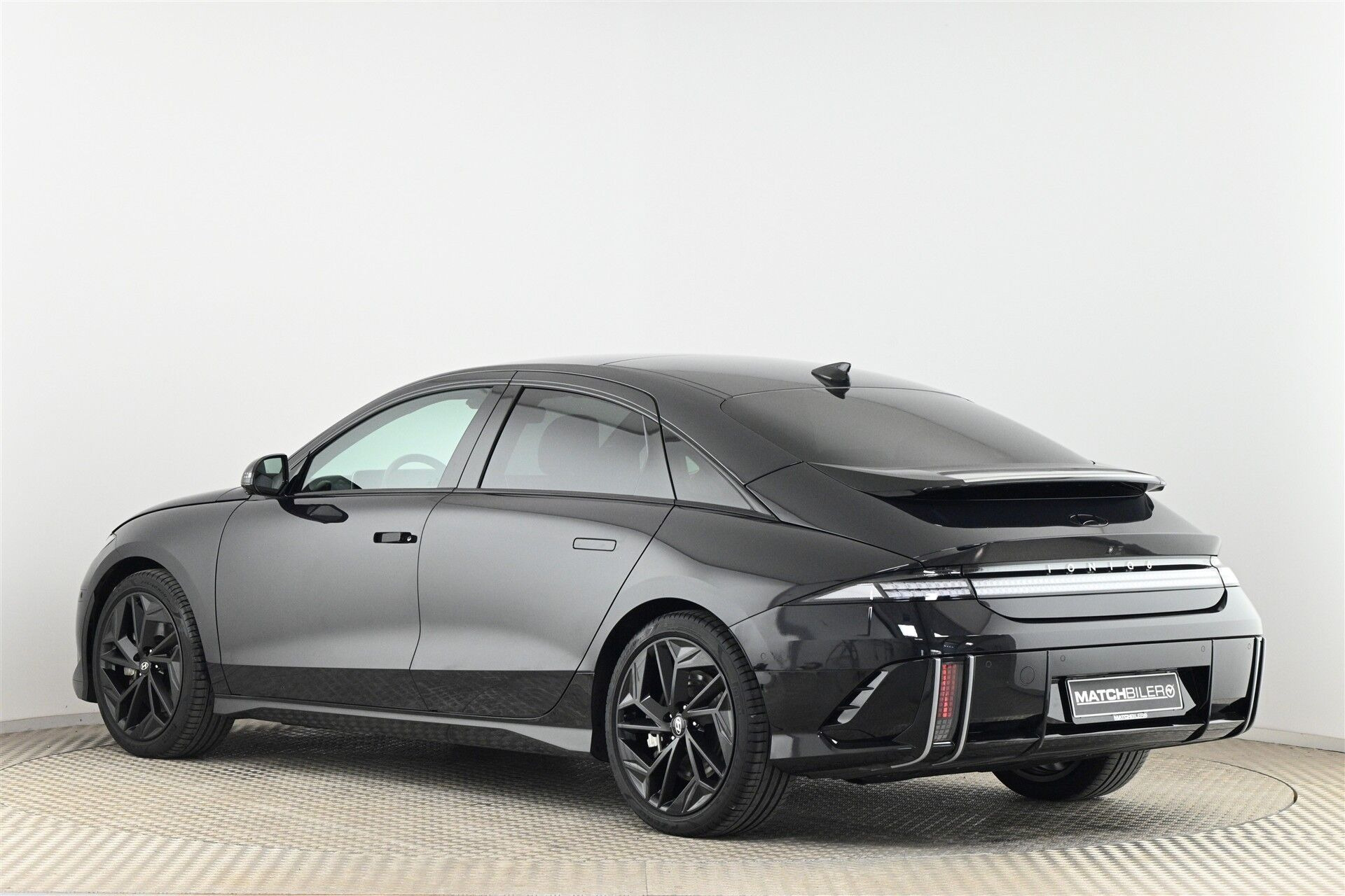 Blå Hyundai Ioniq 6 fra 2023