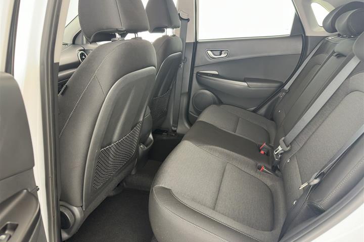 Hvid Hyundai Kona fra 2023