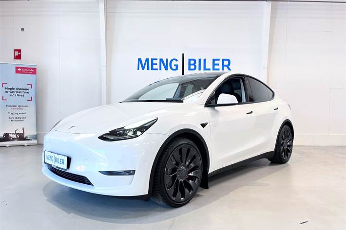 Hvid Tesla Model Y fra 2022