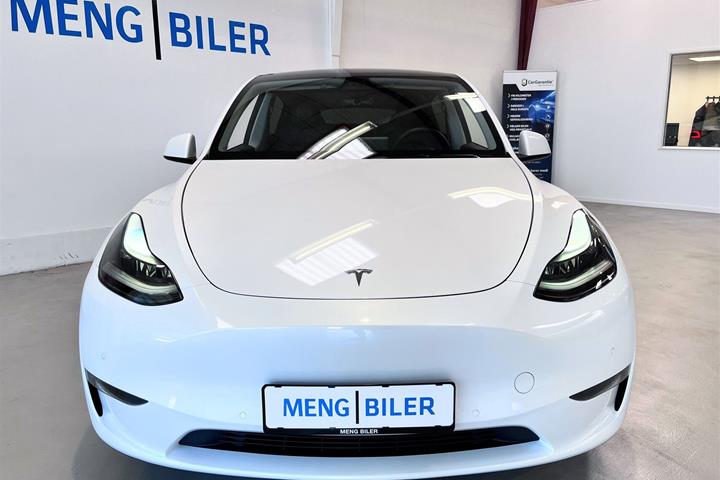 Hvid Tesla Model Y fra 2022