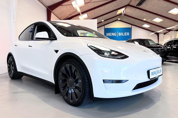 Hvid Tesla Model Y fra 2022