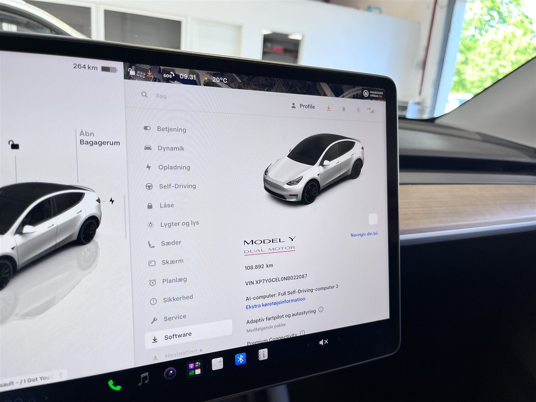 Hvid Tesla Model Y fra 2022