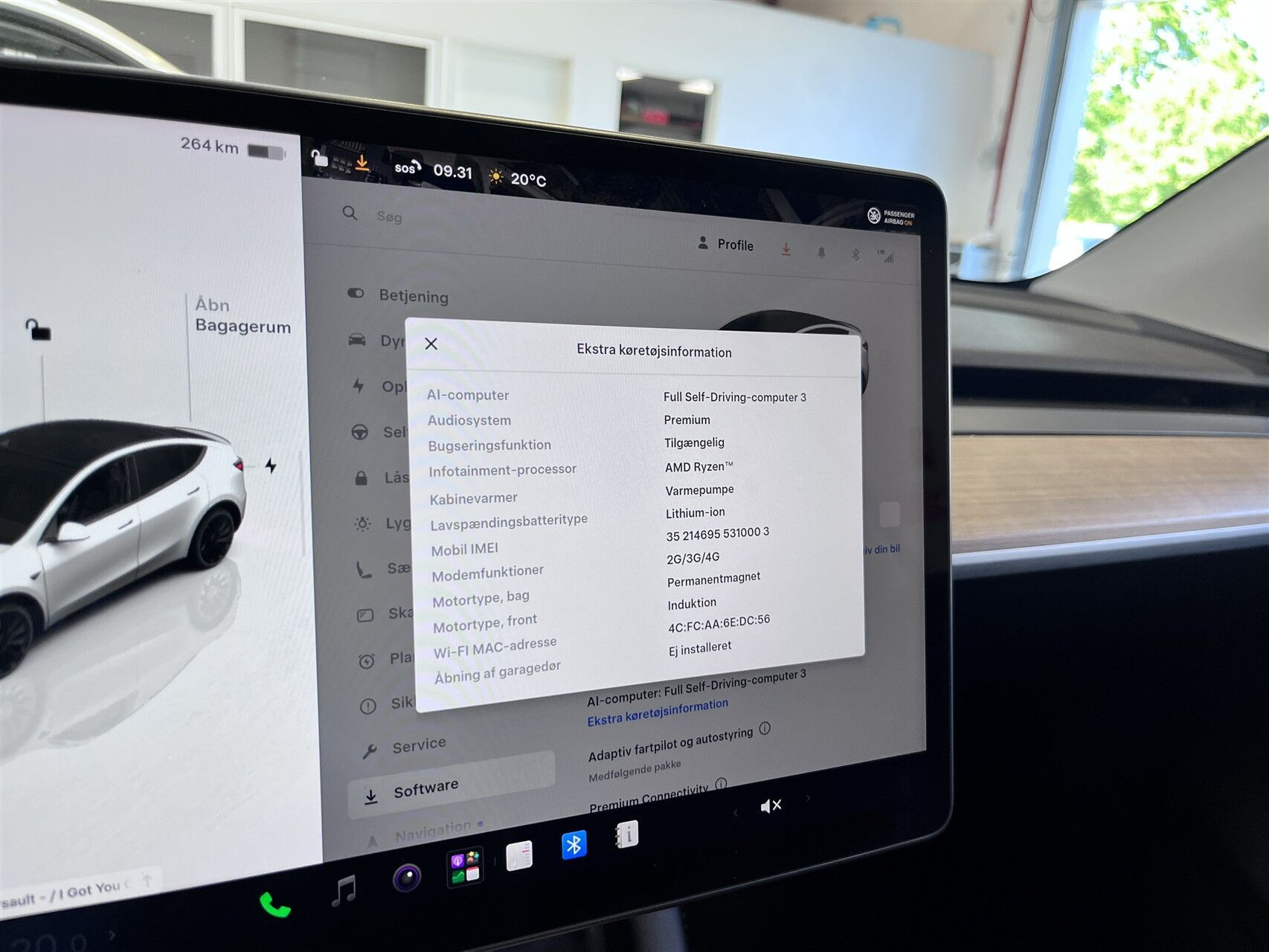 Hvid Tesla Model Y fra 2022