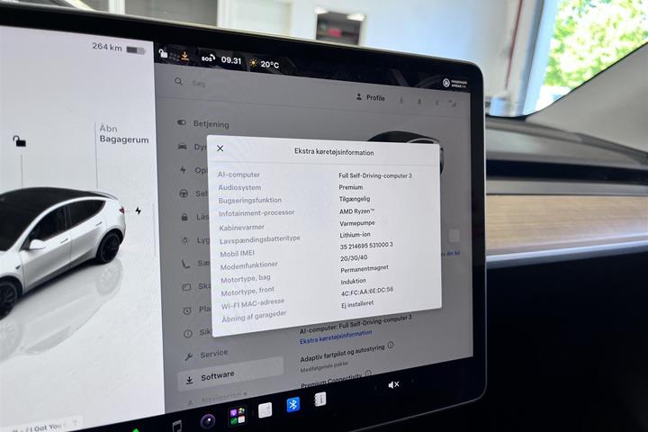 Hvid Tesla Model Y fra 2022