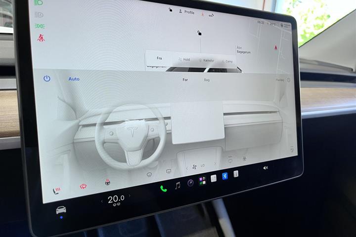 Hvid Tesla Model Y fra 2022