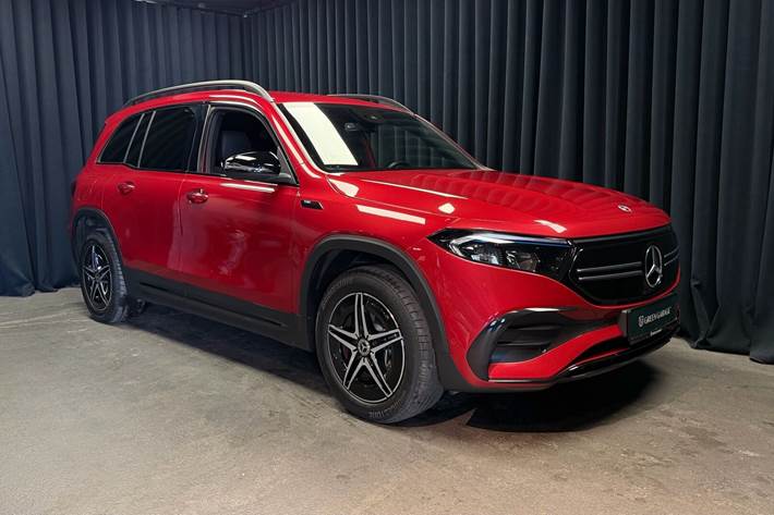 Rød Mercedes EQB 250 fra 2023