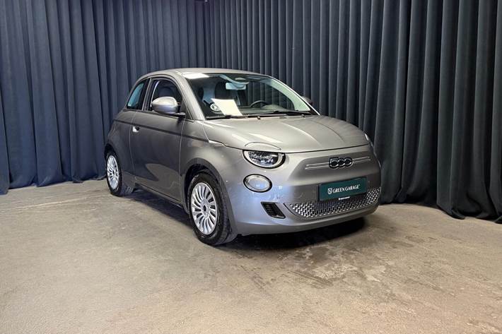 Grå Fiat 500e fra 2023