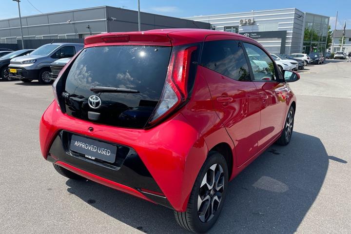 Rød Toyota Aygo fra 2020