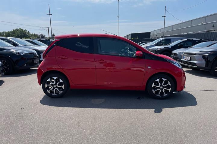 Rød Toyota Aygo fra 2020