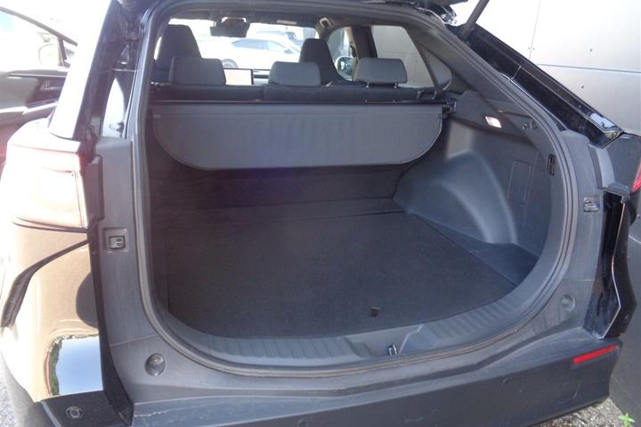 Sort Subaru Solterra fra 2024 set indefra